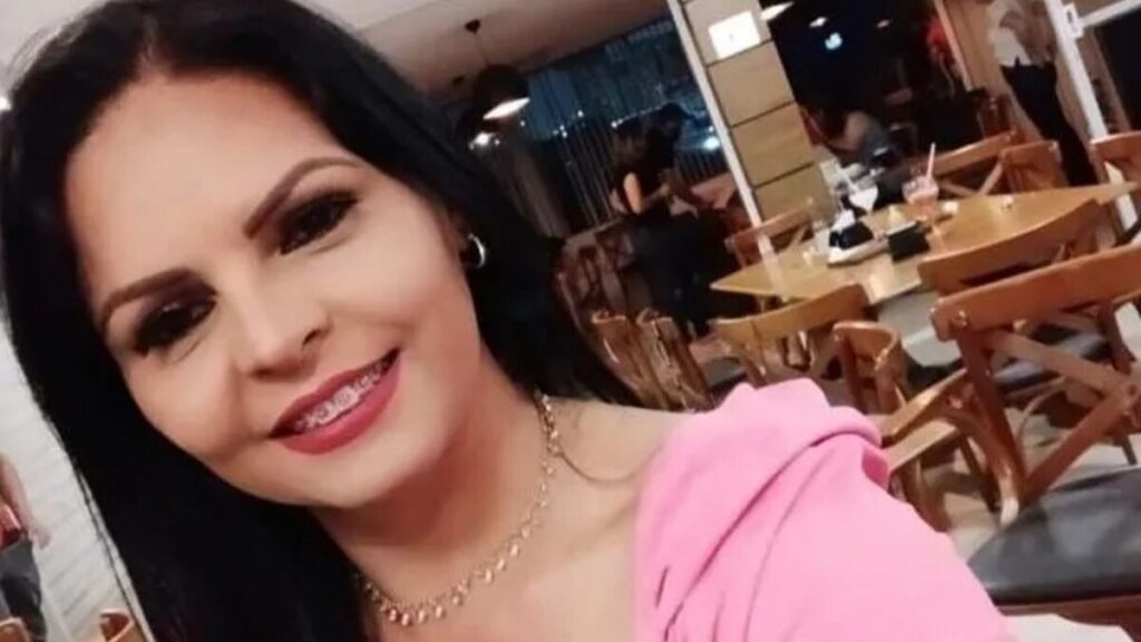 Mulher é morta a facadas pelo ex-companheiro no Paraná