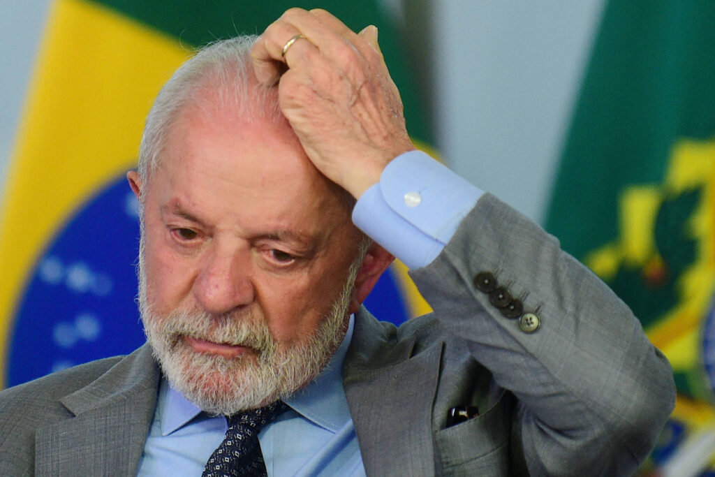 Ofensiva digital da oposição cresce com Collor, fraude no INSS e funeral do papa - 28/04/2025 - Encaminhado com Frequência