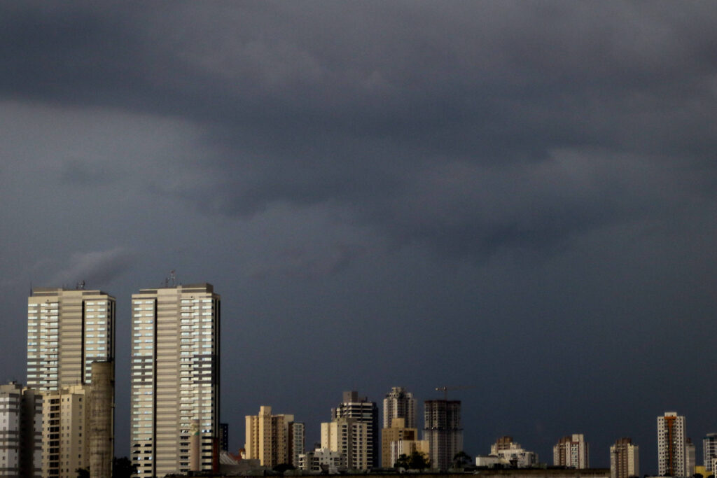 Páscoa (18) começa com pancadas de chuva em SP - 18/04/2025 - Cotidiano