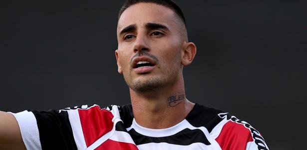 Thiago Galhardo, jogador do Santa Cruz, durante jogo contra o ABC