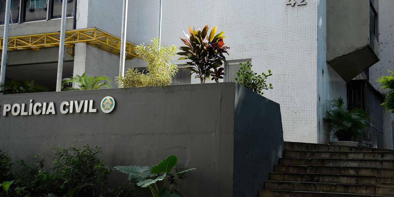 Três homens são presos suspeitos de planejar matar morador de rua