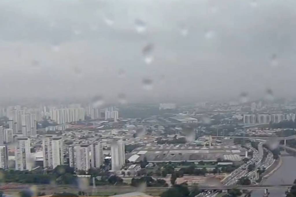 Zona leste de São Paulo fica em atenção para alagamentos - 25/04/2025 - Cotidiano