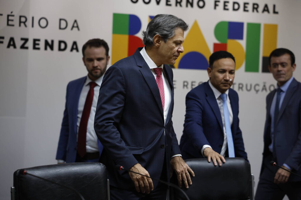 Fazenda admite rever 'itens isolados' de alta do IOF - 28/05/2025 - Mercado
