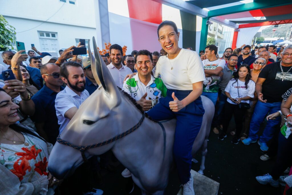 Governadora Raquel Lyra marca presença no 51⁰ Festival Nacional de Jericos, em Panelas