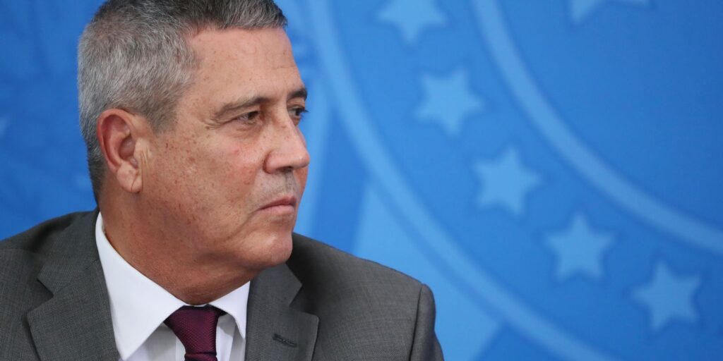 Moraes mantém prisão de Braga Netto