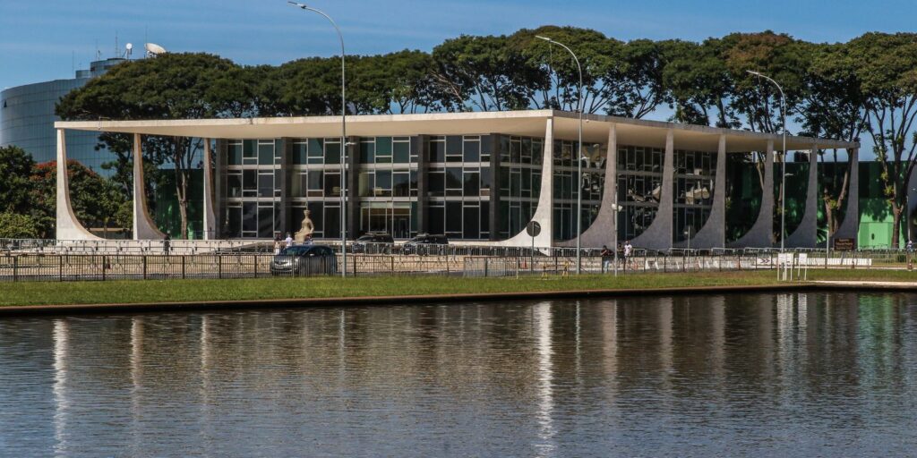 Moraes ouve testemunhas de Bolsonaro na ação do golpe