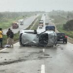 Mulher fica ferida após capotar carro na BR-232 entre Caruaru e Bezerros