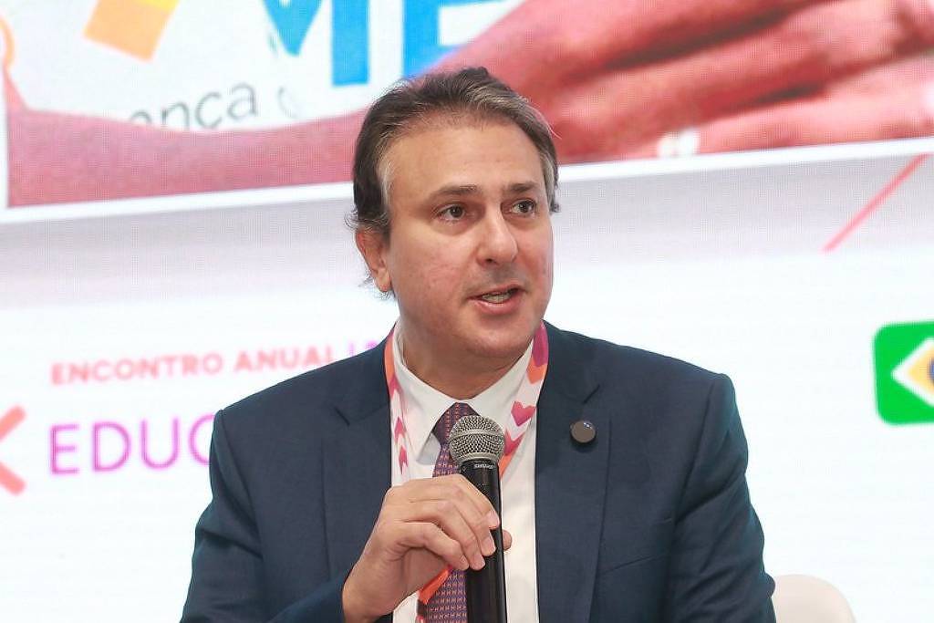 Regras de EAD vazam no site do MEC com - 18/05/2025 - Educação