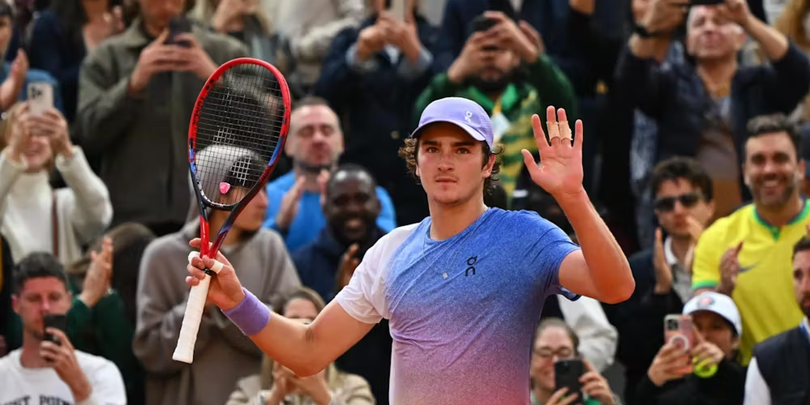 Roland Garros: Fonseca estreia com vitória implacável sobre ex-top 10