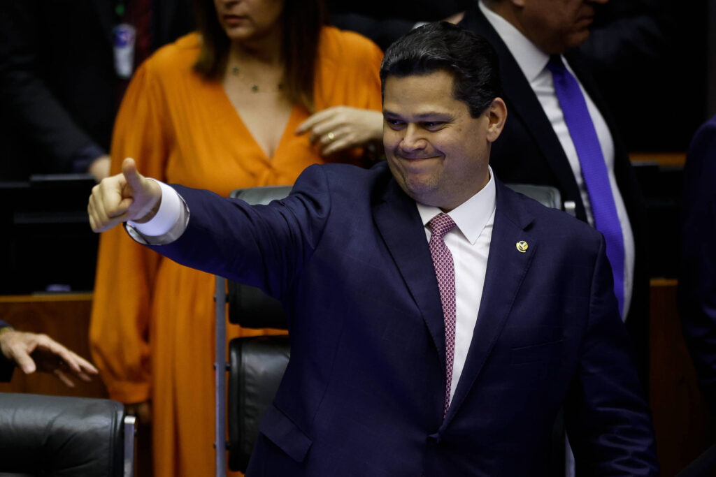 Senado aprova licenciamento que reduz controle ambiental - 21/05/2025 - Ambiente