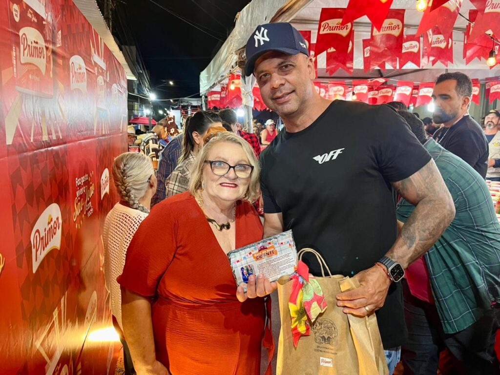 Anderson Correia é homenageado na Festa do Maior Bolo de Rolo do Mundo em Caruaru