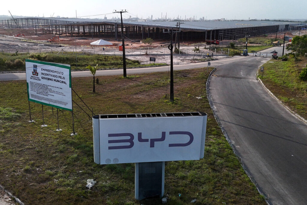 BYD inaugura fábrica sem definir produção de peças no país - 29/06/2025 - Mercado
