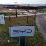 BYD inaugura fábrica sem definir produção de peças no país - 29/06/2025 - Mercado