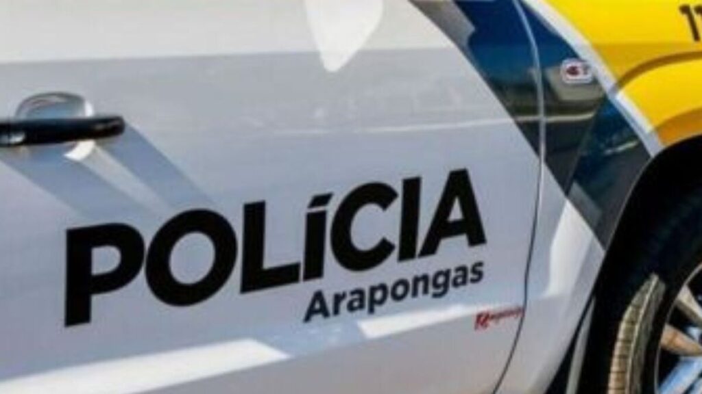 Caminhoneiro embriagado é preso após atingir parede de empresa