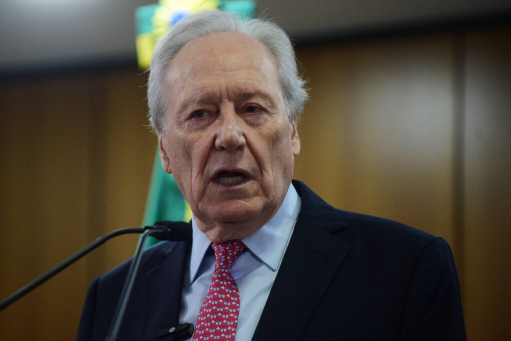 Lewandowski manda PF investigar quem gritou Lula ladrão - 05/06/2025 - Poder