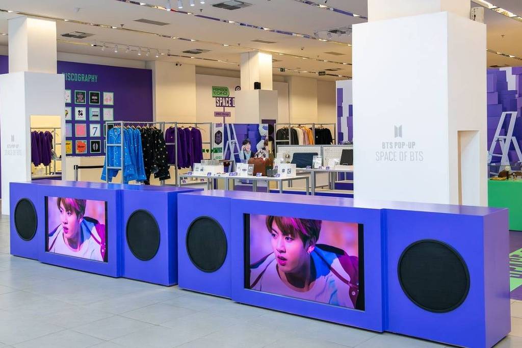 Loja do BTS entrega em casa após produtos esgotarem em SP - 15/06/2025 - K-cultura