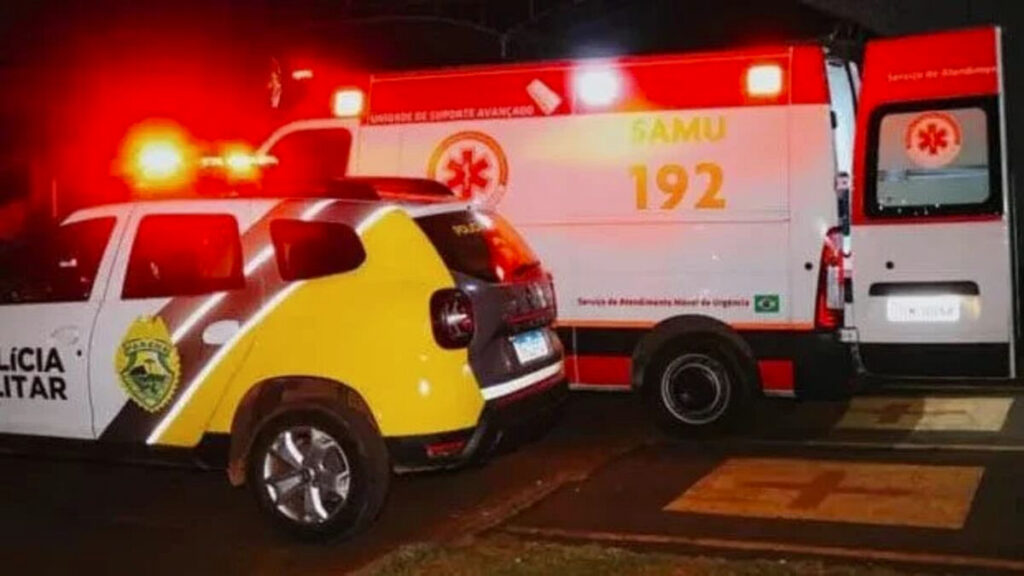 Mulher fica ferida após colisão entre carro e moto em Apucarana