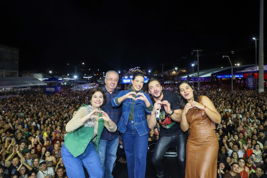 “Pernambuco inteiro está em festa, é a capital do Brasil neste São João”, afirmou a governadora Raquel Lyra durante passagem pelo Arraiá da Felicidade, em Gravatá