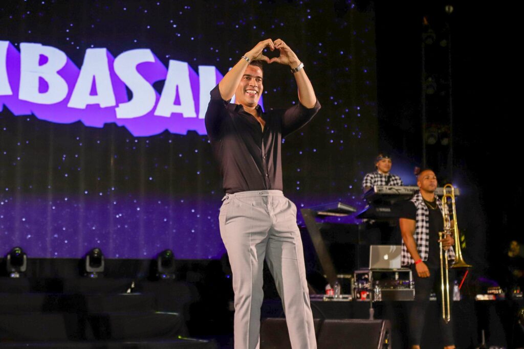 São João de Caruaru tem recepção calorosa do público e prefeito Rodrigo Pinheiro é aplaudido no Pátio de Eventos
