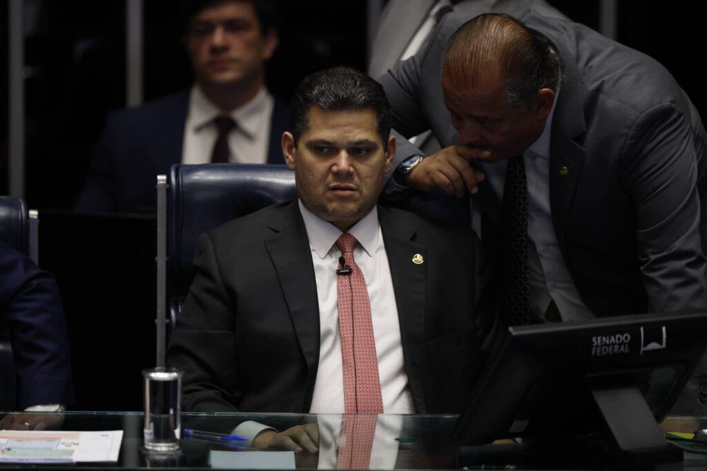Votação no Senado para aumentar deputados divide PL e PT - 25/06/2025 - Poder