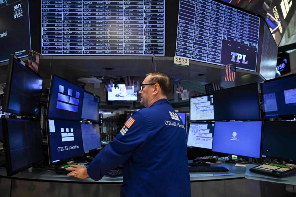 Ações sobem após acordo entre EUA e União Europeia - 28/07/2025 - Mercado