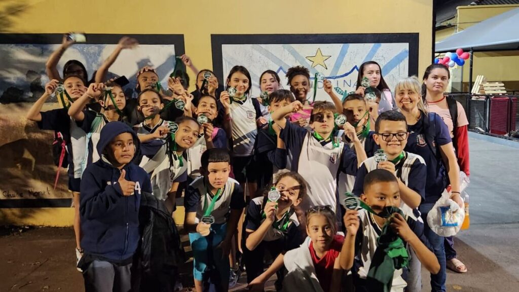 Atletas de Arapongas participam de Festival de Minibasquete