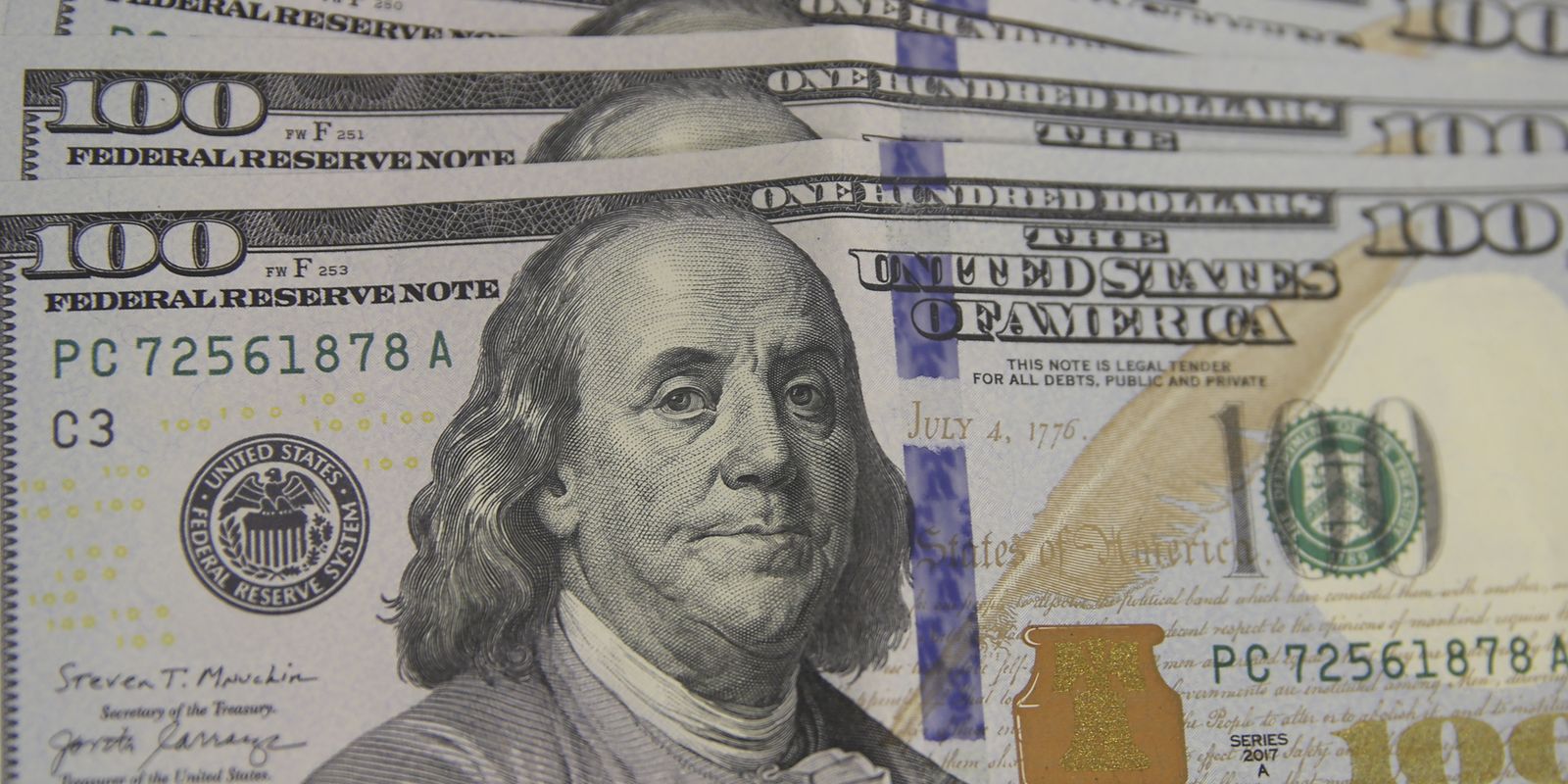 Bolsa bate recorde, e dólar cai para menor valor em mais de um ano