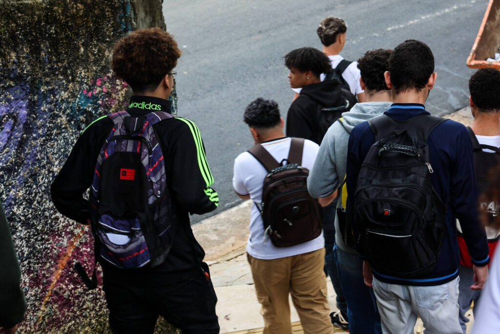 Brasil: 300 mil crianças voltaram a escola de 2017 a 2025 - 28/07/2025 - Educação
