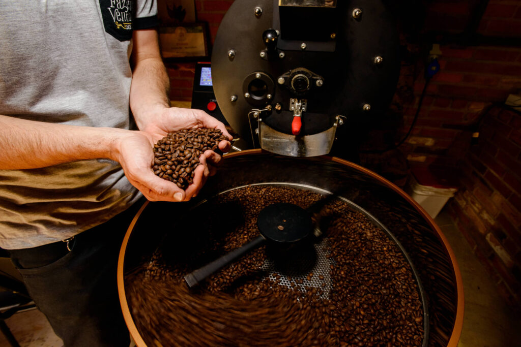 Café tem primeira queda no varejo após 16 meses - 17/07/2025 - Vaivém