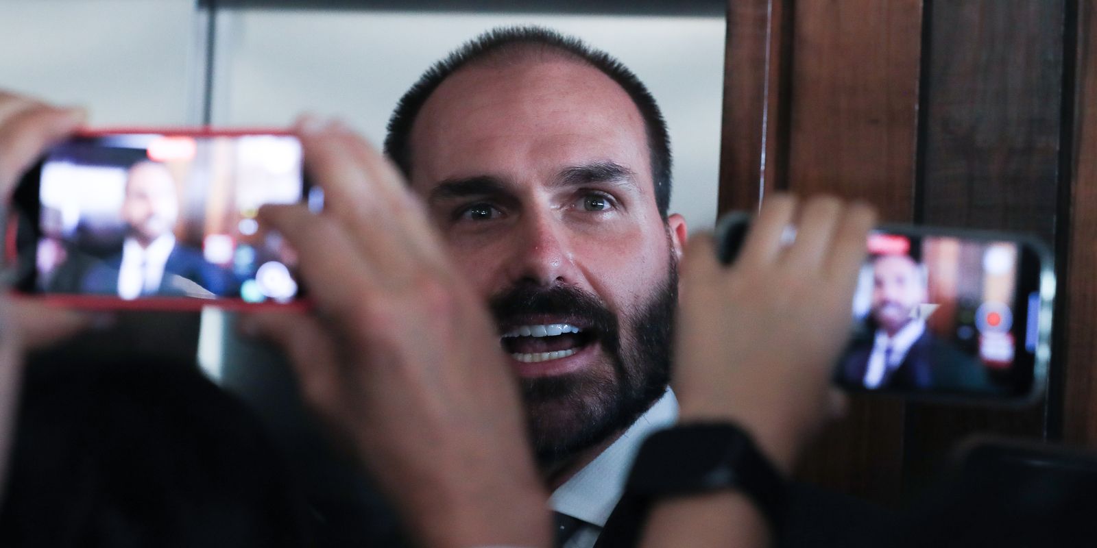 Eduardo Bolsonaro diz que não vai renunciar ao mandato de deputado