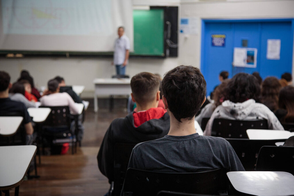 Fies: Nordeste lidera oferta de vagas no segundo semestre - 16/07/2025 - Educação