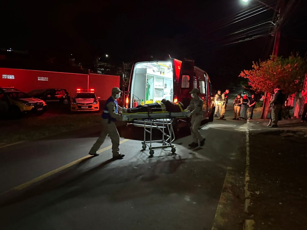 Homem de 23 anos é baleado em frente de casa em Apucarana