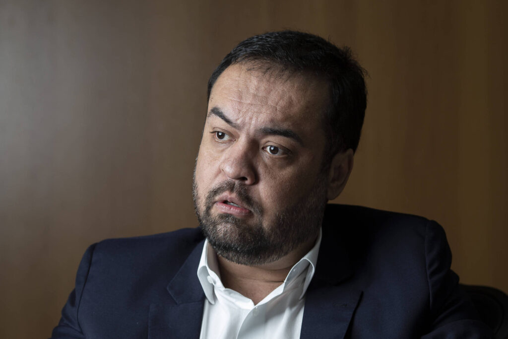 Isolado, Castro tem momento decisivo no governo do RJ - 08/07/2025 - Poder