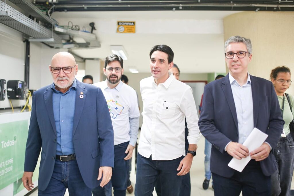 Ministro Silvio Costa Filho e senador Humberto Costa participam do mutirão da saúde do Governo Federal em Pernambuco