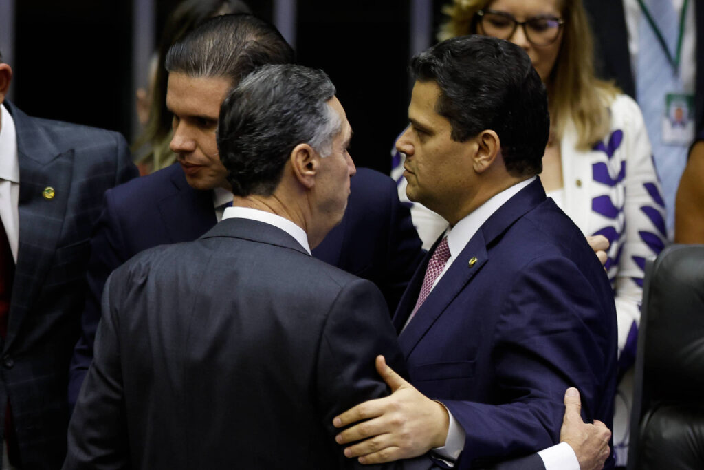 O papel de Barroso contra os supersalários - 05/07/2025 - Adriana Fernandes