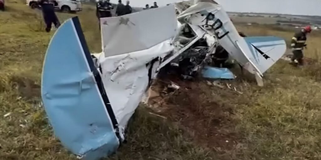 Queda de avião deixa dois mortos no interior de SP