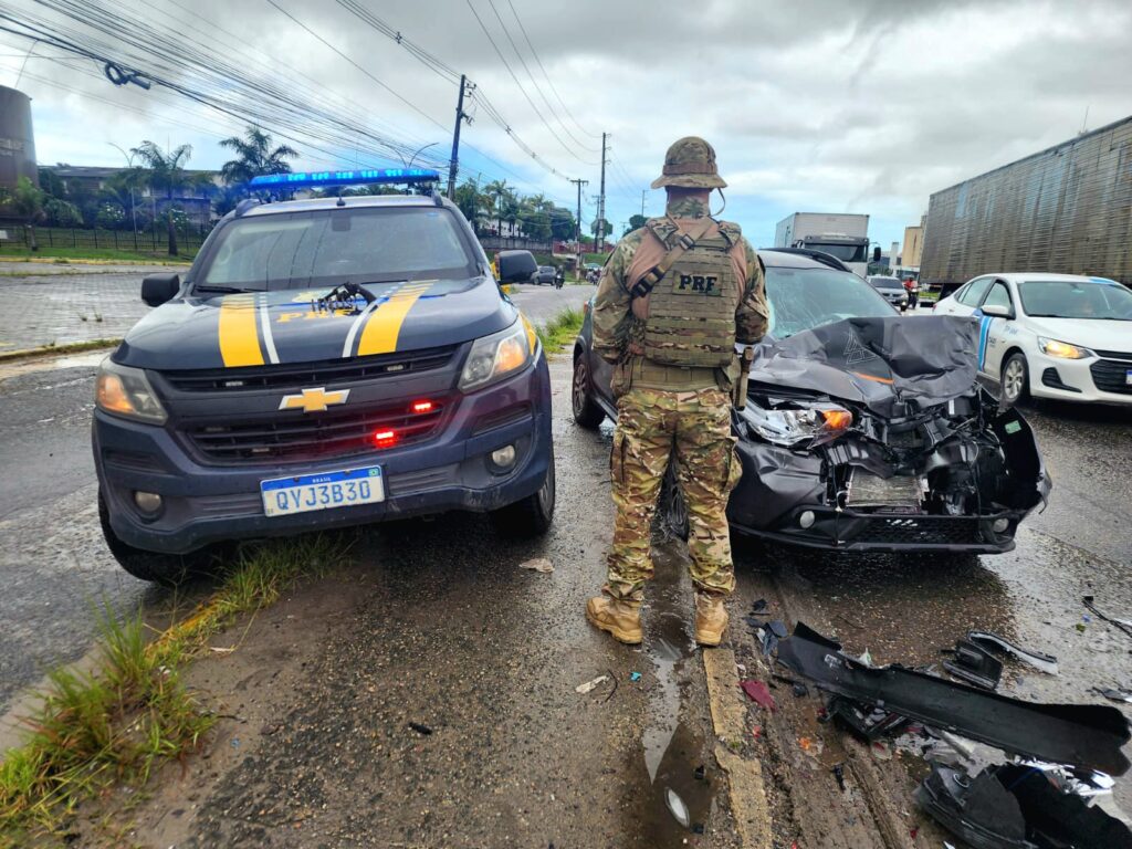 Veículo tomado de assalto é recuperado poucos minutos depois pela PRF