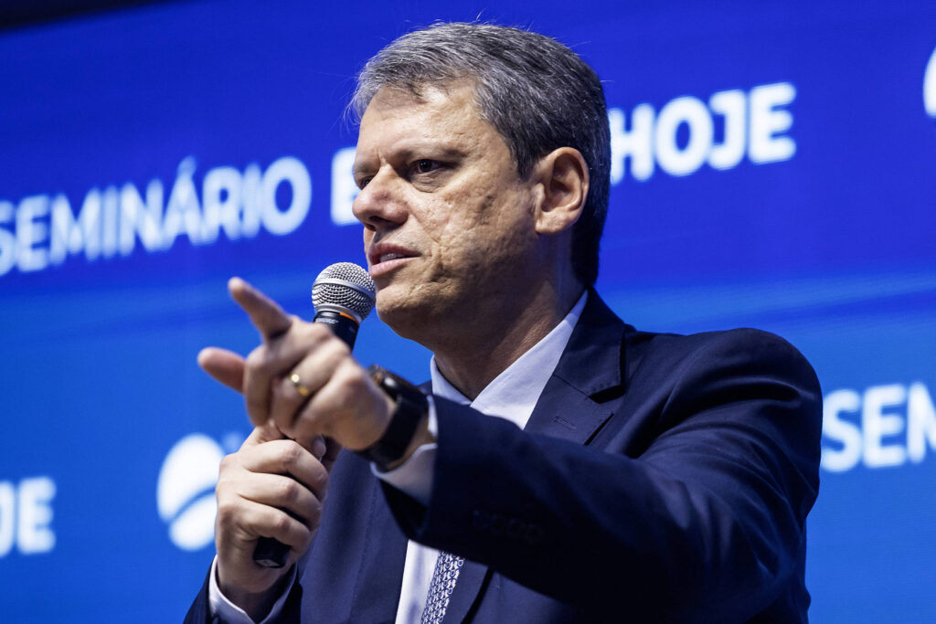 Ala do governo se anima com Tarcísio para Presidência - 26/08/2025 - Painel