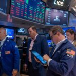 Bolsas dos EUA têm pior semana desde abril - 02/08/2025 - Mercado