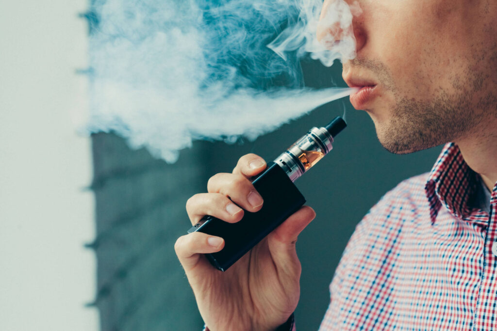Cigarro eletrônico é igual ao tradicional, diz médico - 08/08/2025 - Equilíbrio e Saúde