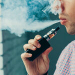 Cigarro eletrônico é igual ao tradicional, diz médico - 08/08/2025 - Equilíbrio e Saúde