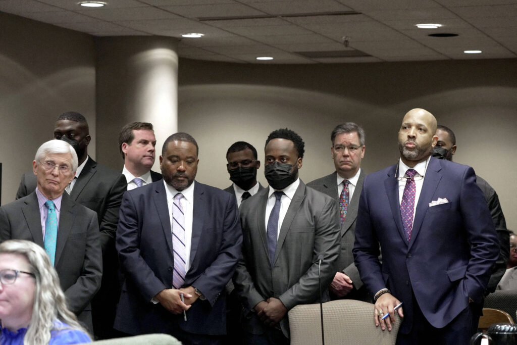 EUA: Juíza ordena novo julgamento em caso Tyre Nichols - 28/08/2025 - Mundo