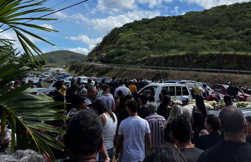 Empresário Marcílio Bezerra é sepultado sob forte comoção em Toritama