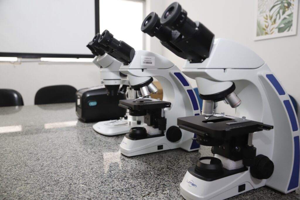 Governo de Pernambuco entrega novos equipamentos laboratoriais para as Gerências Regionais de Saúde
