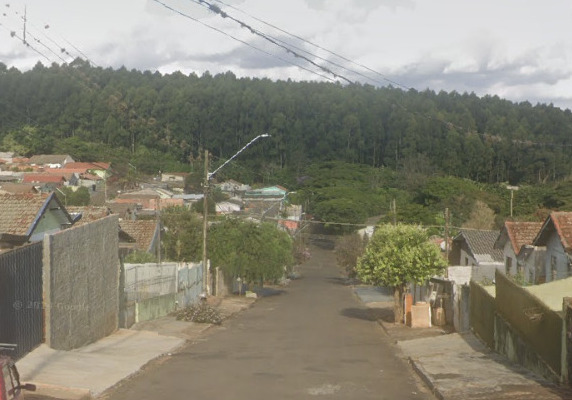 Homem não aceita fim de relação e ameaça rapaz que foi à casa da ex