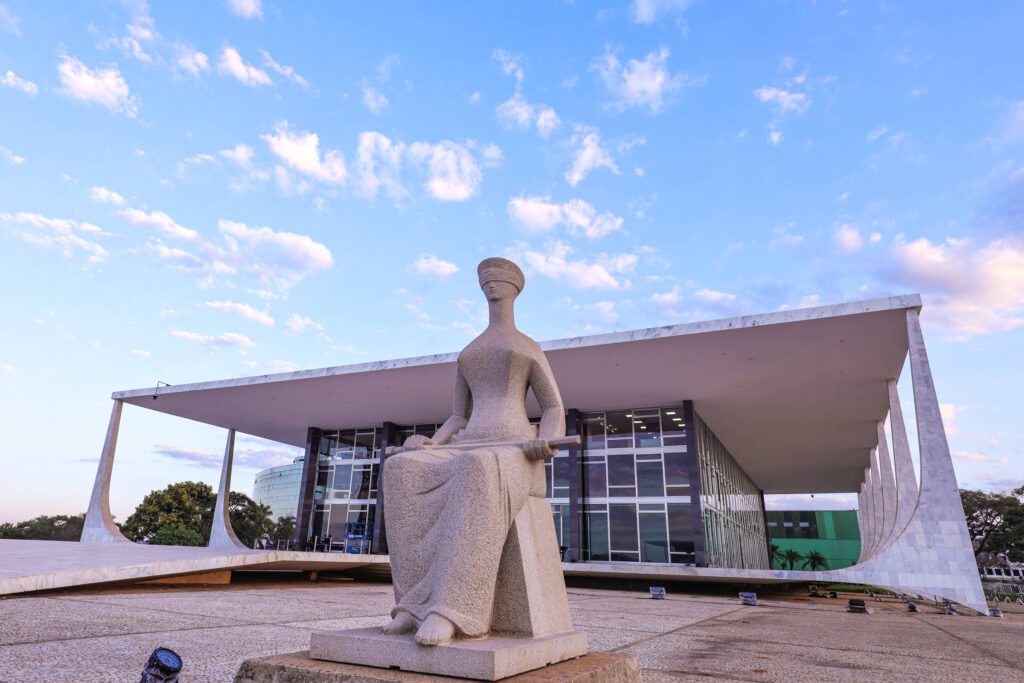INSS: STF tem maioria em favor do fator previdenciário - 16/08/2025 - Mercado
