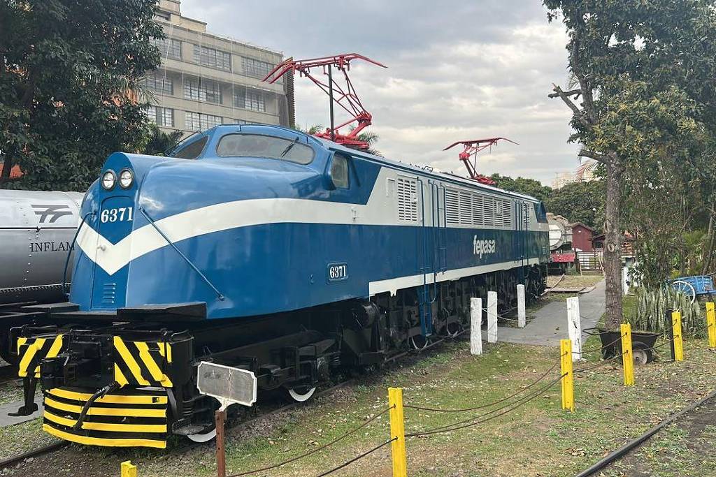 Locomotiva revitalizada ganha cores da Fepasa em São Paulo - 16/08/2025 - Sobre Trilhos