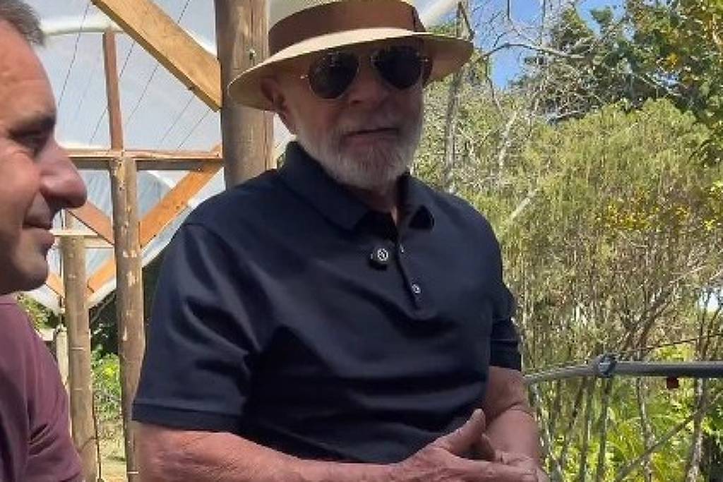 Lula planta uva e manda novo recado a Trump - 17/08/2025 - Poder