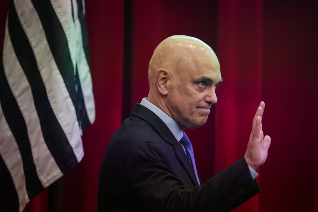 Moraes pede a Zanin data para julgamento de Bolsonaro - 14/08/2025 - Poder