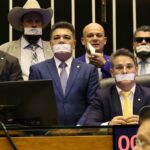 Oposição ocupa plenários por anistia a 8/01 e impeachment de Moraes